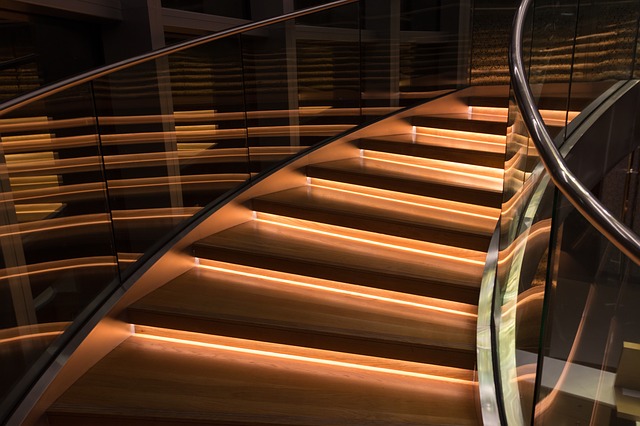 skleněné zábradlí schodů